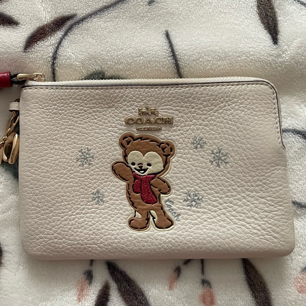 Authentic COACH Pebble Leather Wristlet